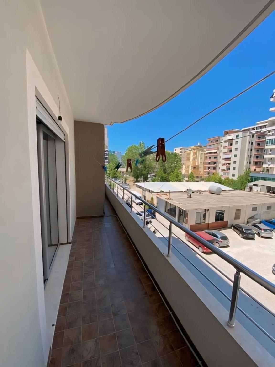 Gerald'S Central Apartments Vlore Phòng bức ảnh
