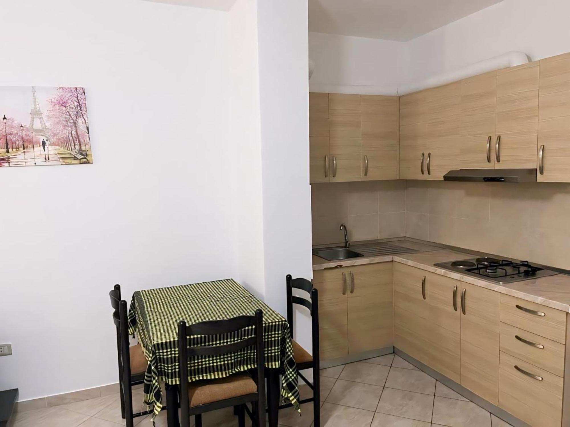 Gerald'S Central Apartments Vlore Ngoại thất bức ảnh