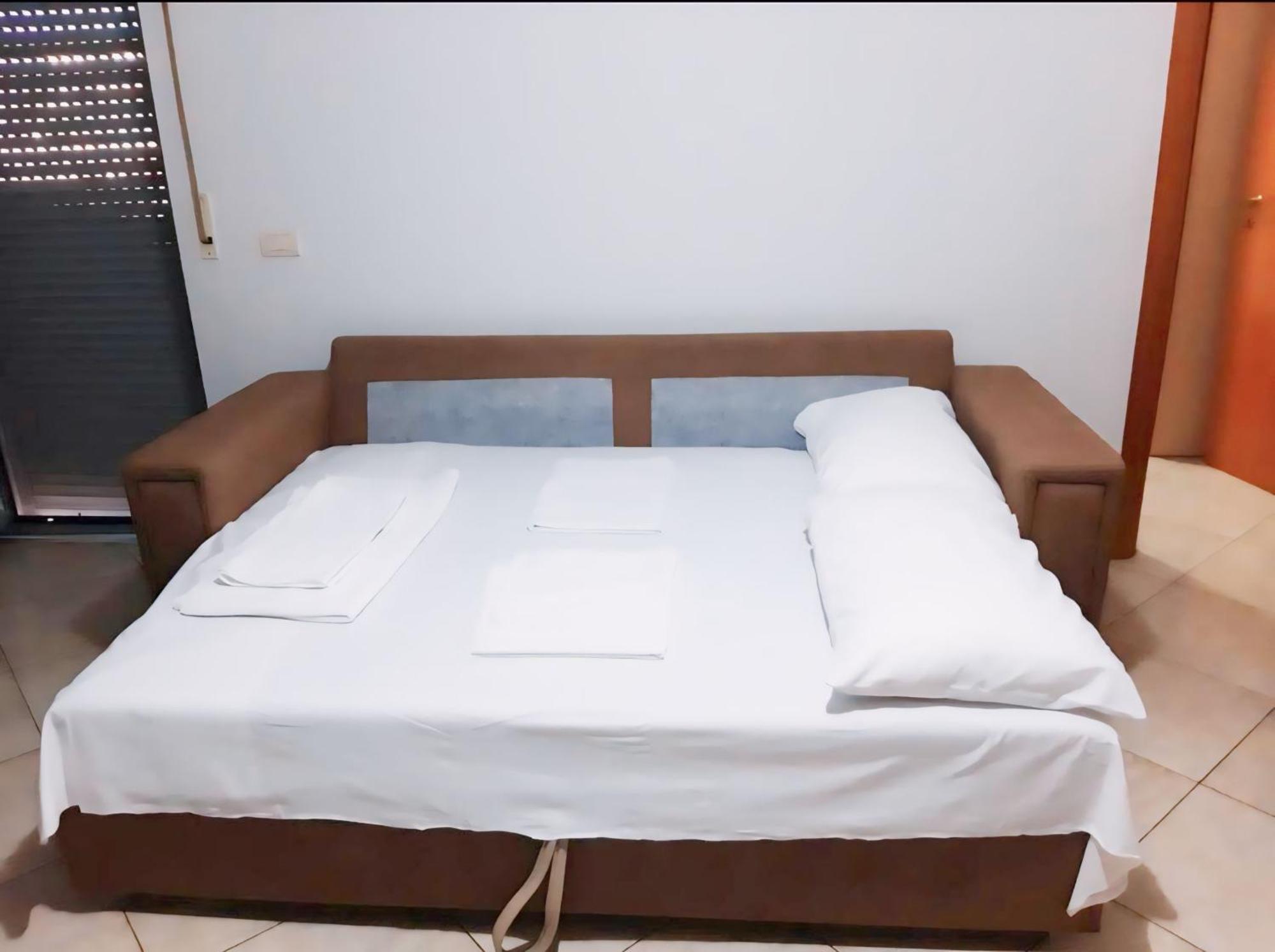 Gerald'S Central Apartments Vlore Ngoại thất bức ảnh