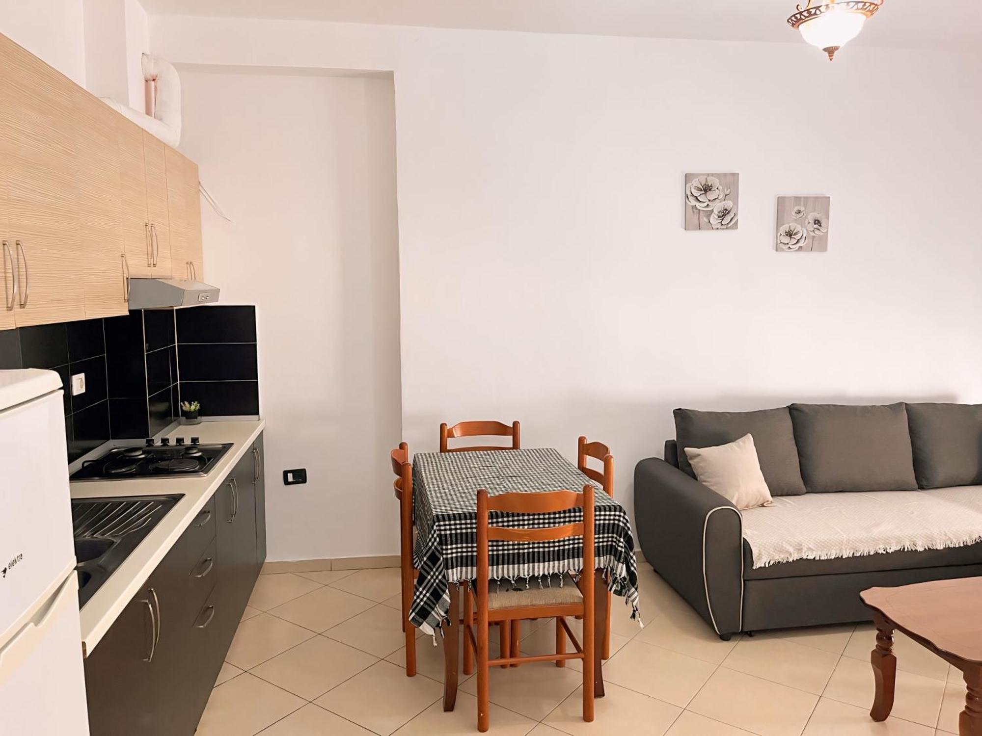 Gerald'S Central Apartments Vlore Ngoại thất bức ảnh