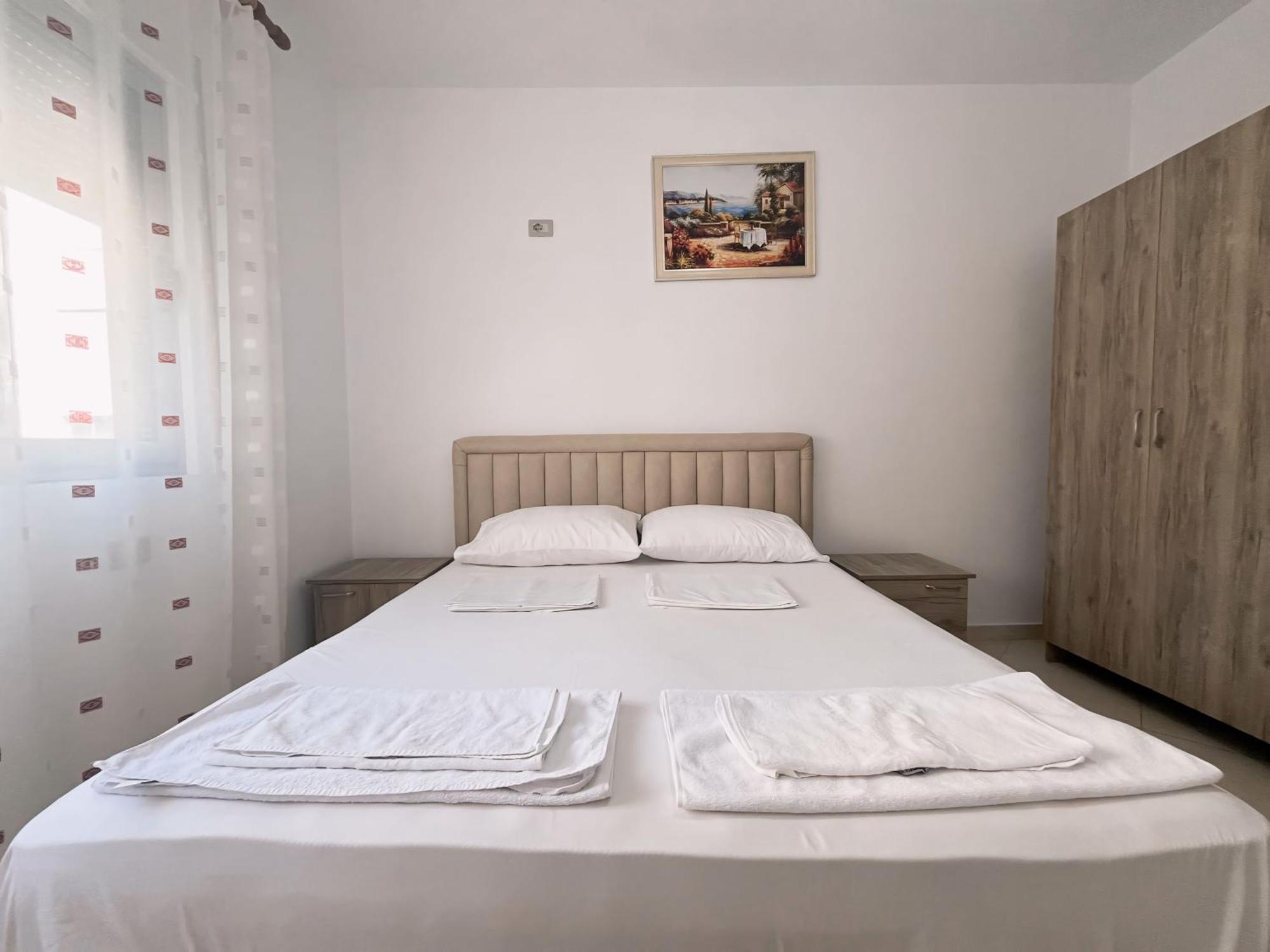 Gerald'S Central Apartments Vlore Ngoại thất bức ảnh