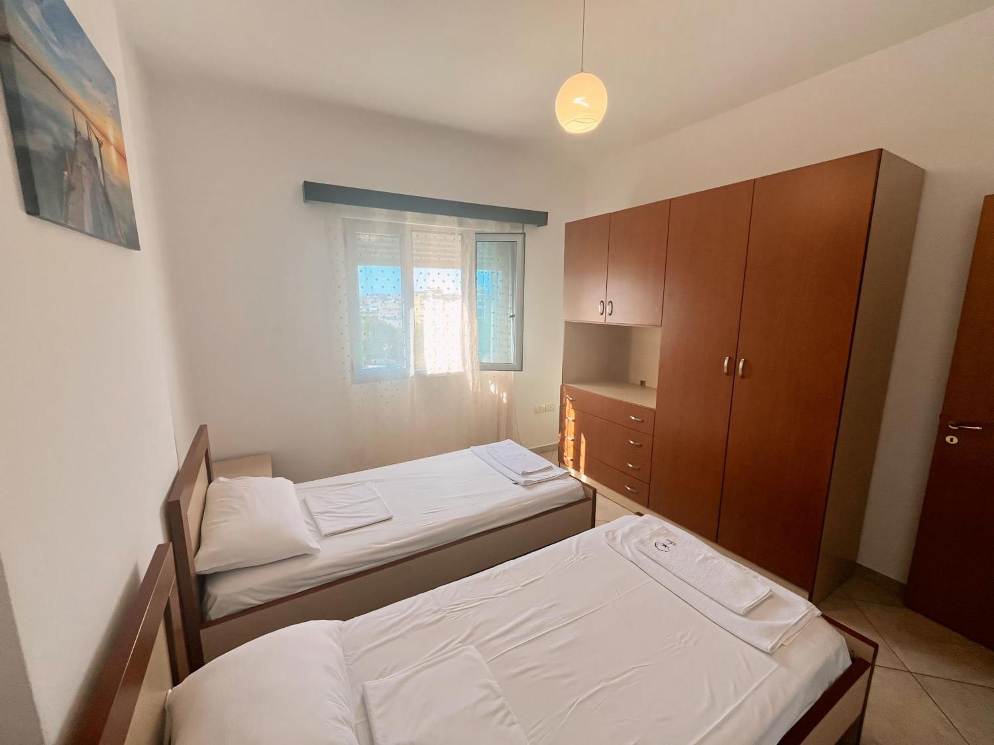 Gerald'S Central Apartments Vlore Ngoại thất bức ảnh