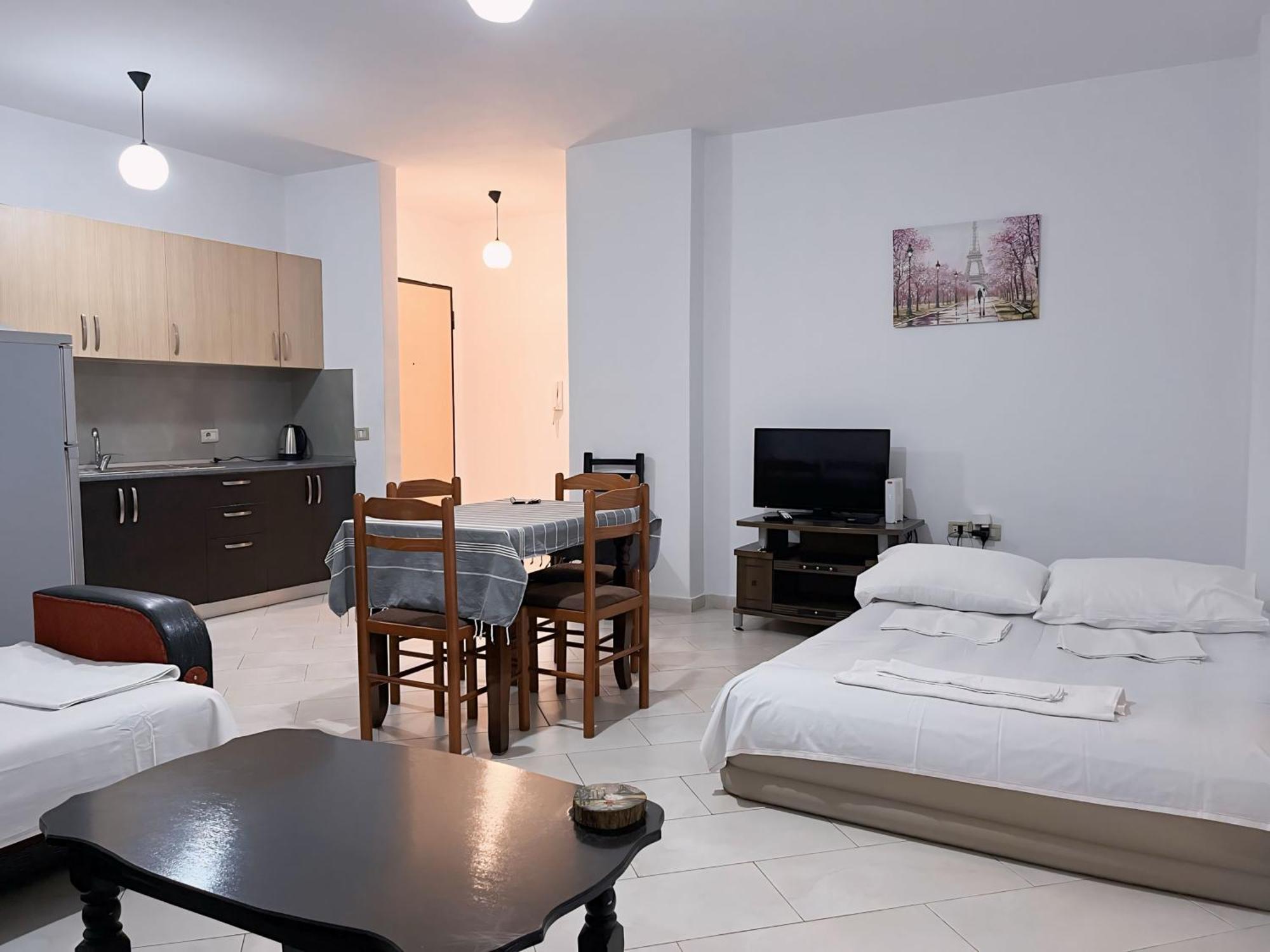 Gerald'S Central Apartments Vlore Ngoại thất bức ảnh